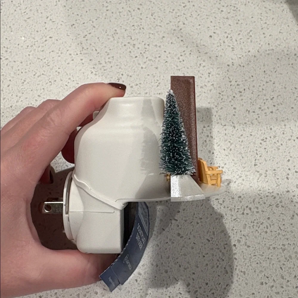 Yankee Candle ScentPlug Diffuser with a frame Brown and Green Accents